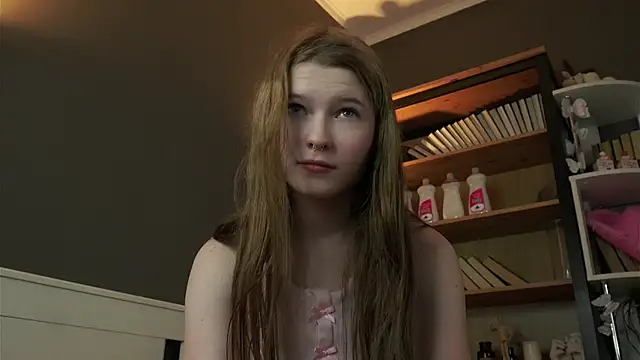 LynHillaire online show from 02-06-26, 11:02