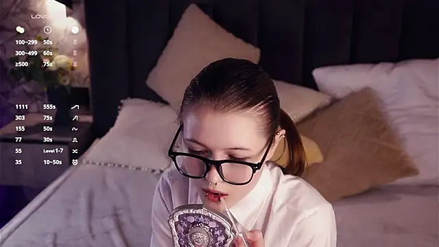 LynHillaire online show from 04-09-26, 12:32