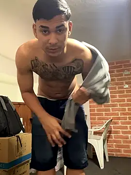 Snapshot of condenovin chatting on 09-19-25, 03:02 condenovin online show from 09-19-25, 03:02