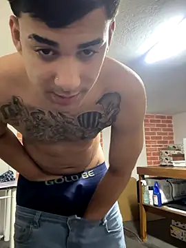 Snapshot of condenovin chatting on 10-10-25, 04:39 condenovin online show from 10-10-25, 04:39