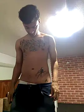 Snapshot of condenovin chatting on 11-13-25, 06:40 condenovin online show from 11-13-25, 06:40