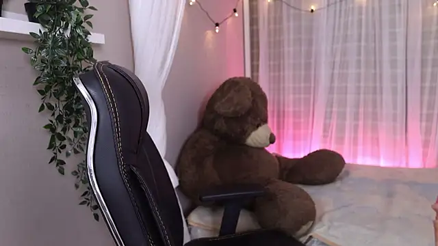 Snapshot of Mystic_blue chatting on 11-12-25, 12:49 Mystic blue online show from 11-12-25, 12:49