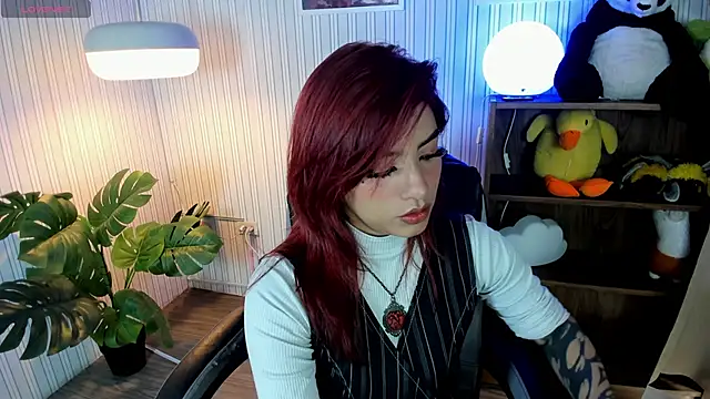 Snapshot of Mystic_blue chatting on 12-01-25, 12:32 Mystic blue online show from 12-01-25, 12:32