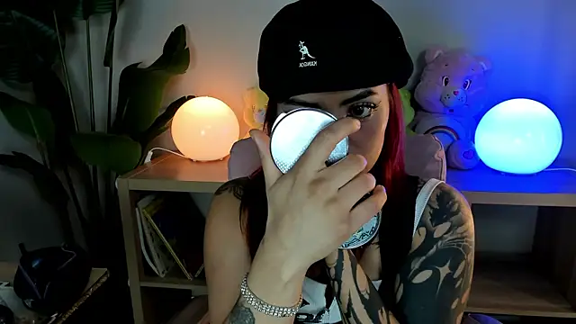 Snapshot of Mystic_blue chatting on 12-05-25, 12:36 Mystic blue online show from 12-05-25, 12:36