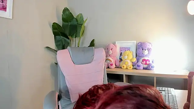 Snapshot of Mystic_blue chatting on 12-18-25, 12:44 Mystic blue online show from 12-18-25, 12:44