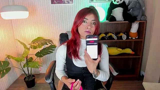 Snapshot of Mystic_blue chatting on 12-20-25, 04:19 Mystic blue online show from 12-20-25, 04:19