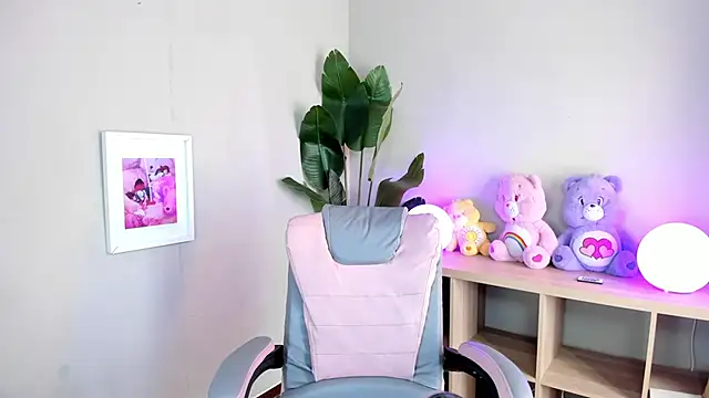 Snapshot of Mystic_blue chatting on 01-19-26, 12:42 Mystic blue online show from 01-19-26, 12:42