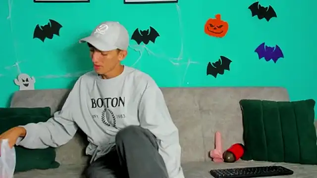 Maikol Ortiz online show from 10-31-25, 12:28