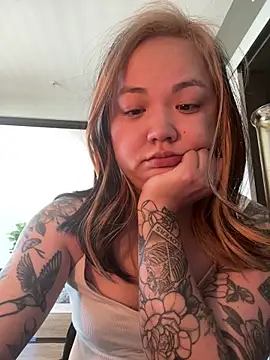 Snapshot of violet_lin chatting on 04-10-26, 10:14 violet lin online show from 04-10-26, 10:14