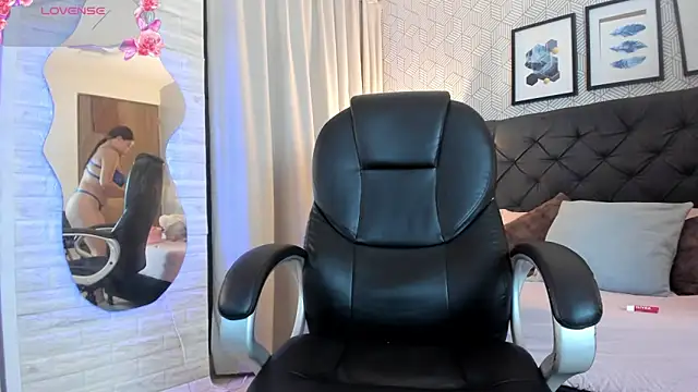 Snapshot of sophie__blare chatting on 09-13-25, 08:08 sophie blare online show from 09-13-25, 08:08