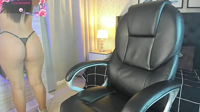 Snapshot of sophie__blare chatting on 11-25-25, 07:03 sophie blare online show from 11-25-25, 07:03