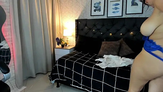 Snapshot of sophie__blare chatting on 02-13-26, 07:10 sophie blare online show from 02-13-26, 07:10