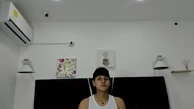 Snapshot of zeusapollofuck chatting on 09-25-25, 08:12 zeusapollofuck online show from 09-25-25, 08:12