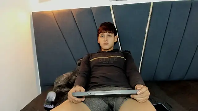 Snapshot of zeusapollofuck chatting on 09-30-25, 08:14 zeusapollofuck online show from 09-30-25, 08:14