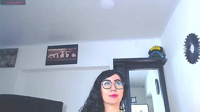 Vicky hotmilf online show from 06-26-26, 11:14