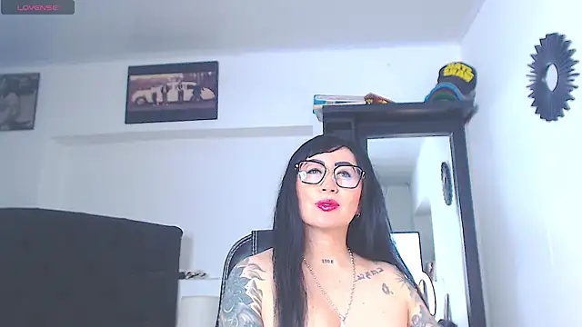 Vicky hotmilf online show from 07-06-26, 11:07