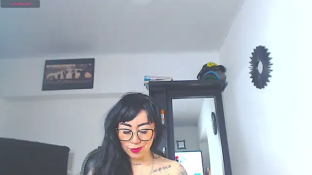 Vicky hotmilf online show from 07-08-26, 11:15