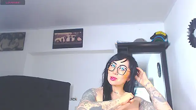 Vicky hotmilf online show from 07-17-26, 11:06