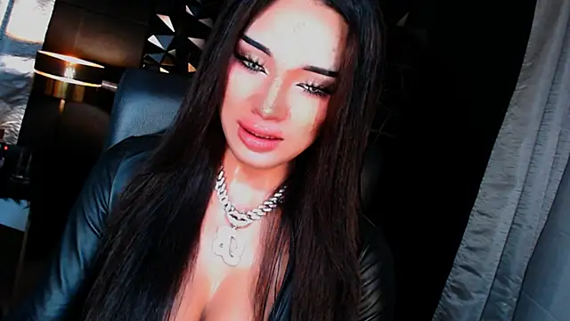 Snapshot of xUrGoddess_Bellax chatting on 10-04-25, 05:27 xUrGoddess Bellax online show from 10-04-25, 05:27