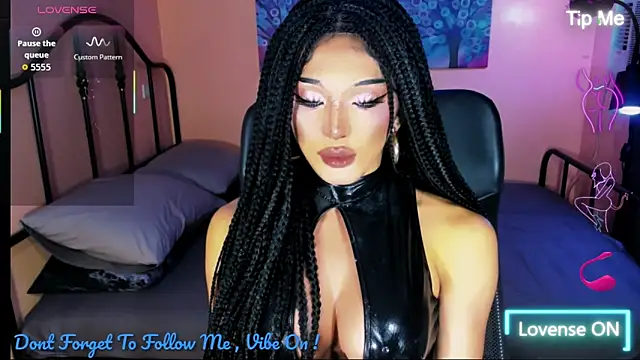 Snapshot of xUrGoddess_Bellax chatting on 12-23-25, 02:09 xUrGoddess Bellax online show from 12-23-25, 02:09