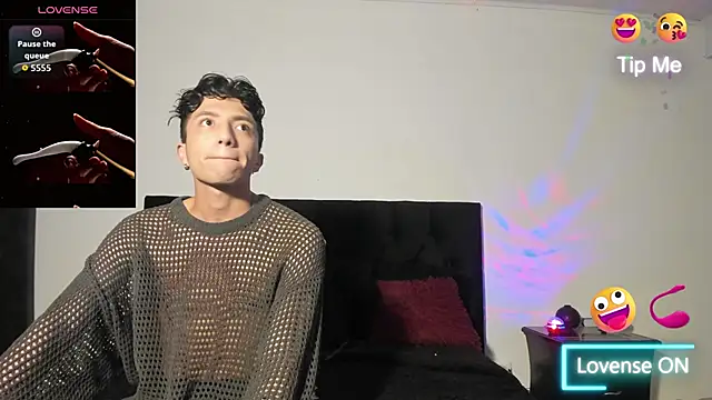 Snapshot of mhatias_ chatting on 10-25-25, 06:10 mhatias online show from 10-25-25, 06:10