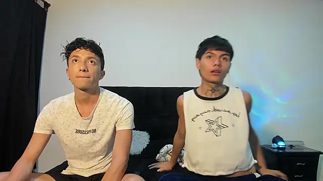 Snapshot of mhatias_ chatting on 10-27-25, 01:31 mhatias online show from 10-27-25, 01:31