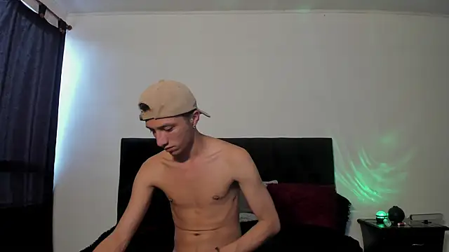 Snapshot of mhatias_ chatting on 11-16-25, 04:12 mhatias online show from 11-16-25, 04:12