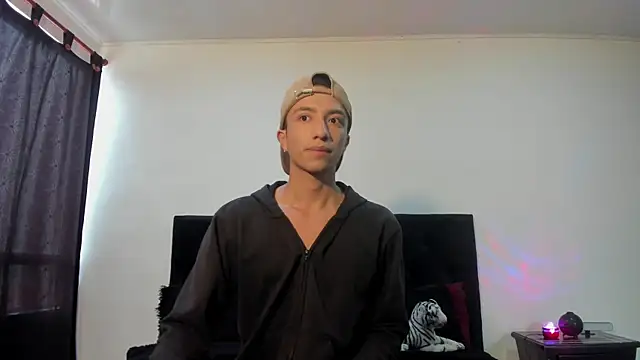 Snapshot of mhatias_ chatting on 11-17-25, 03:51 mhatias online show from 11-17-25, 03:51