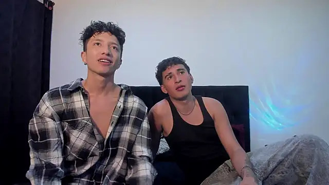 Snapshot of mhatias_ chatting on 11-19-25, 04:12 mhatias online show from 11-19-25, 04:12