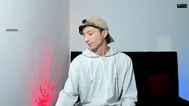 Snapshot of mhatias_ chatting on 01-13-26, 01:44 mhatias online show from 01-13-26, 01:44