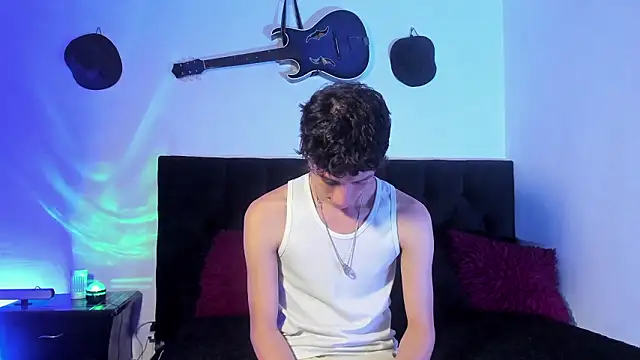 Snapshot of mhatias_ chatting on 02-10-26, 04:05 mhatias online show from 02-10-26, 04:05