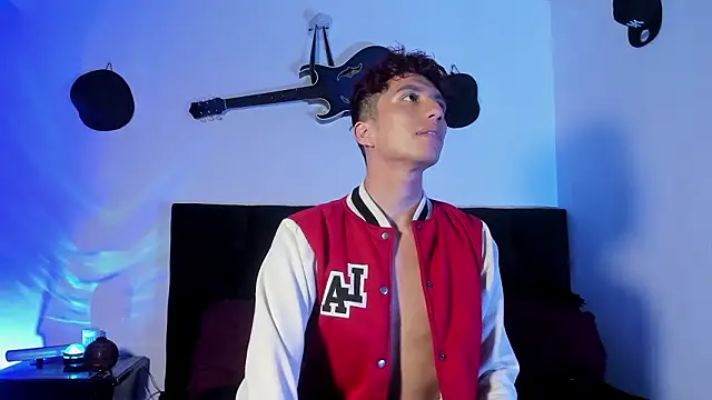 Snapshot of mhatias_ chatting on 02-18-26, 01:56 mhatias online show from 02-18-26, 01:56