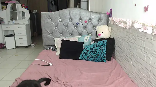 EmilyCoy  online show from 07-09-26, 07:07