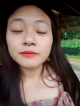 Snapshot of mai-xinh chatting on 09-29-25, 12:49 mai-xinh online show from 09-29-25, 12:49