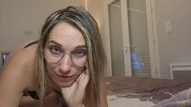 Snapshot of AbylineandJim chatting on 11-24-25, 08:58 AbylineandJim online show from 11-24-25, 08:58