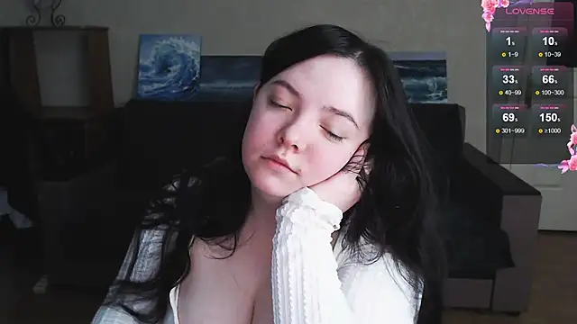 Snapshot of EmillyBones chatting on 02-11-26, 11:43 EmillyBones online show from 02-11-26, 11:43
