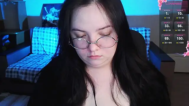 Snapshot of EmillyBones chatting on 03-11-26, 05:08 EmillyBones online show from 03-11-26, 05:08