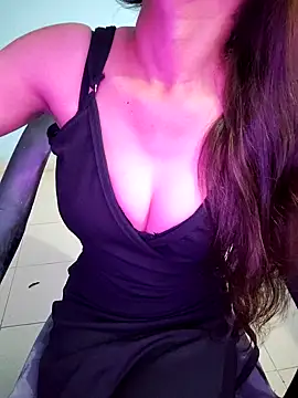 Snapshot of queen_visakha chatting on 10-31-25, 06:58 queen visakha online show from 10-31-25, 06:58