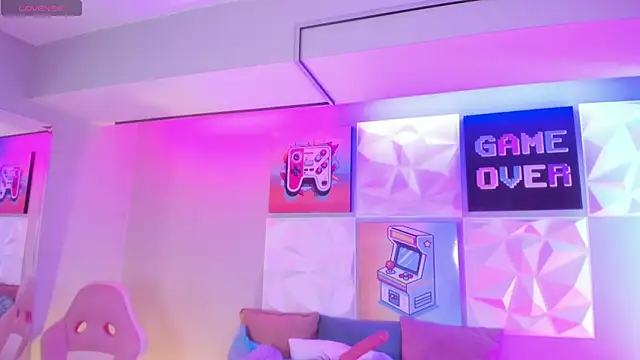 LindaWz  online show from 11-22-25, 04:33