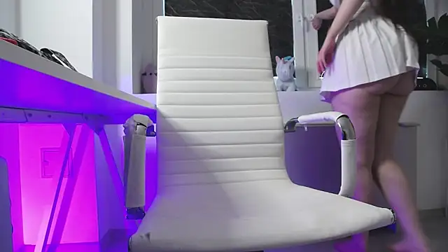 LeiaCrane online show from 04-08-26, 05:07