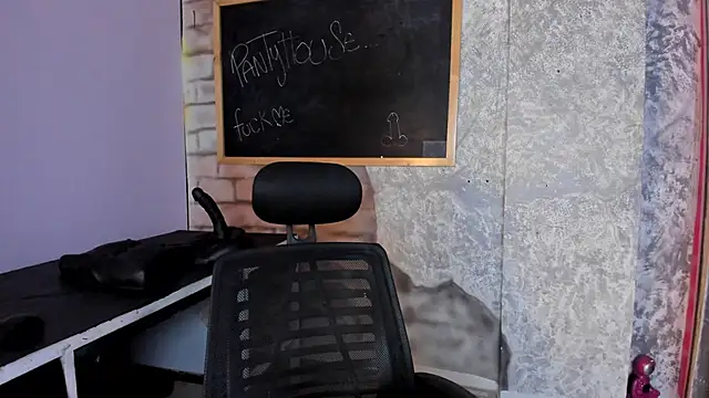 Zairaa Fox online show from 11-24-25, 07:02