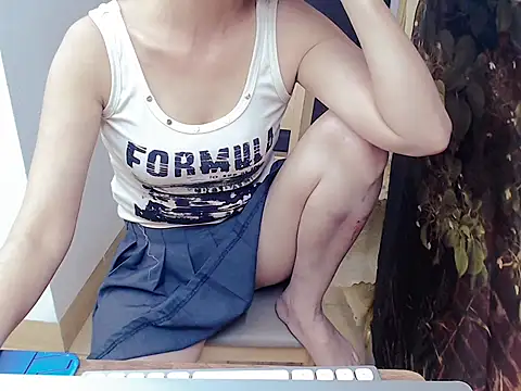 Snapshot of Funnygirl_9x chatting on 10-18-25, 02:36 Funnygirl 9x online show from 10-18-25, 02:36