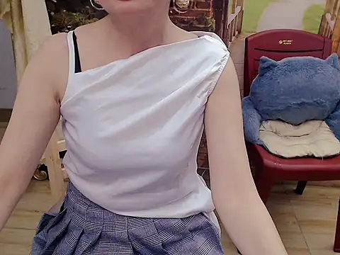 Snapshot of Funnygirl_9x chatting on 10-22-25, 01:22 Funnygirl 9x online show from 10-22-25, 01:22