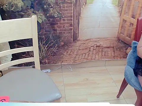 Snapshot of Funnygirl_9x chatting on 10-23-25, 01:27 Funnygirl 9x online show from 10-23-25, 01:27