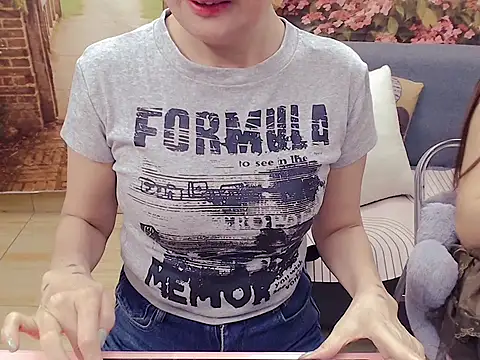 Snapshot of Funnygirl_9x chatting on 10-29-25, 11:23 Funnygirl 9x online show from 10-29-25, 11:23