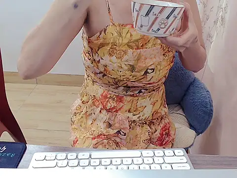 Snapshot of Funnygirl_9x chatting on 11-19-25, 01:16 Funnygirl 9x online show from 11-19-25, 01:16