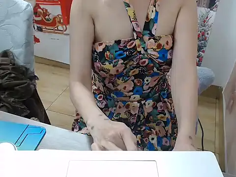 Snapshot of Funnygirl_9x chatting on 12-02-25, 01:39 Funnygirl 9x online show from 12-02-25, 01:39