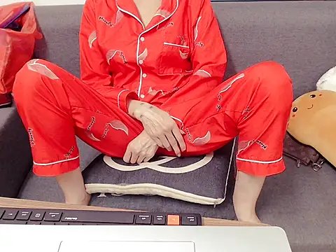 Snapshot of Funnygirl_9x chatting on 02-28-26, 02:34 Funnygirl 9x online show from 02-28-26, 02:34