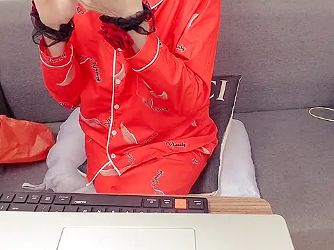 Snapshot of Funnygirl_9x chatting on 03-13-26, 01:34 Funnygirl 9x online show from 03-13-26, 01:34