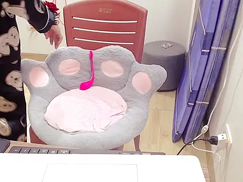 Snapshot of Funnygirl_9x chatting on 03-14-26, 01:34 Funnygirl 9x online show from 03-14-26, 01:34